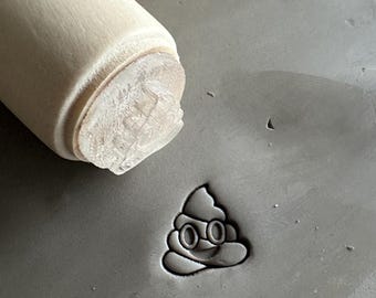 Sello de caca de cerámica. Sello de caca de cerámica. Sello de caca de tierra. Sello de arcilla. Sello de piedra de preocupación.