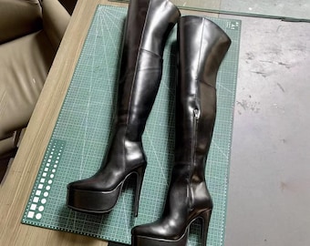 Botas de tacón alto de cuero negro hechas a mano y personalizadas