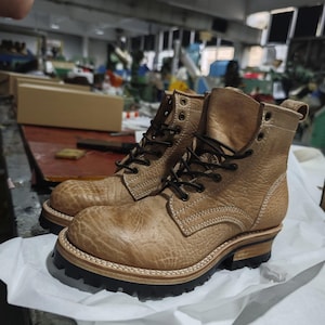 Botas personalizadas de piel de caballo con construcción Goodyear Welt.