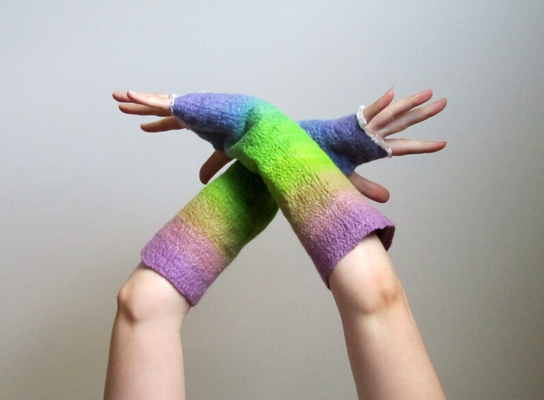 PDF Felting Tutorial. Felted Fingerless Gloves Beginner image 3