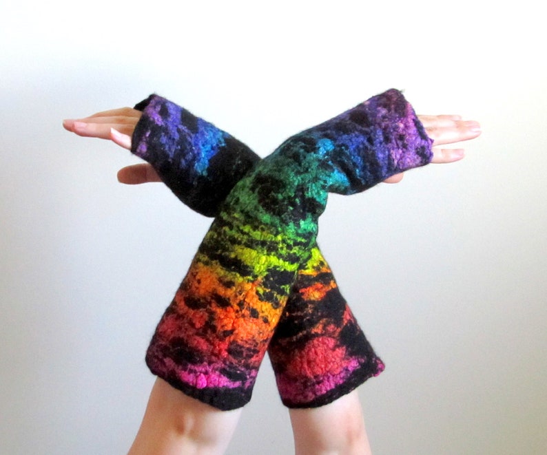 PDF Felting Tutorial. Felted Fingerless Gloves Beginner image 2