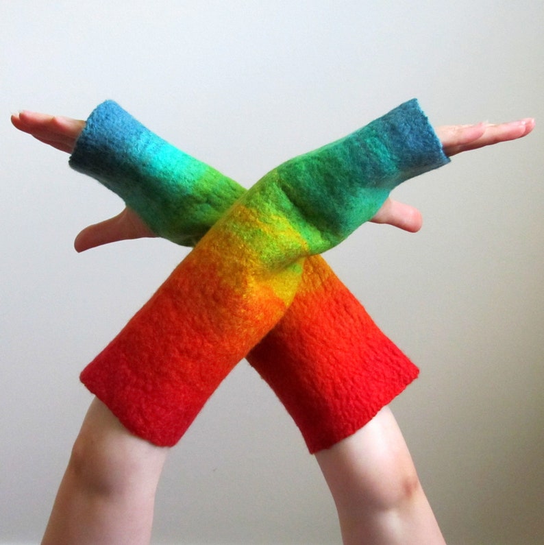 PDF Felting Tutorial. Felted Fingerless Gloves Beginner image 6