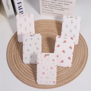 Hübscher Ausweishalter,Namenskartenhalter,benutzerdefinierter Ausweishalter für Büro,Schule und Arbeit,Kartenschutz,addikat für Schlüsselband,Hartplastik,Geschenk für Lehrer