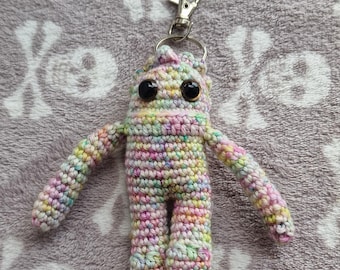 Charm/Llavero para bolso de ganchillo con forma de monstruo