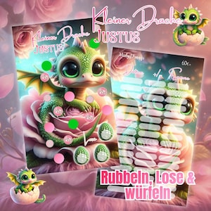 Könnte beinhalten: Zwei digitale Kunstdrucke mit einem niedlichen grünen Drachen mit großen Augen. Der Drache ist vor einem rosa Rosenhintergrund platziert. Der Text enthält "Kleiner Drache JUSTUS" und "Rubbeln, Lose & Würfeln". Zusätzliche Drachenillustrationen sind ebenfalls vorhanden.