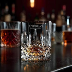 Whiskyglas mit personalisierter Tumbler 300ml mit Name Geschenkidee Wunschgravur whiskeyglas aus Kristallglas