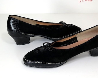 70s 80s shoes / 80s low heel pumps / 70s vintage black suede pumps / 80s black leather pumps / Selby / size 8.5