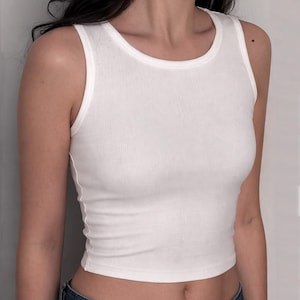 White Tank Top Women Long Length – Minimalist Basic Tank Top, Soft Ribbed Sleeveless Shirt, Slim Fit Stretch Summer Top