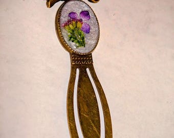 Antieke bronzen metalen bladwijzer met een echte bloem in hars | Handgemaakt | Cadeau voor boekenliefhebbers | Ca. 10 cm