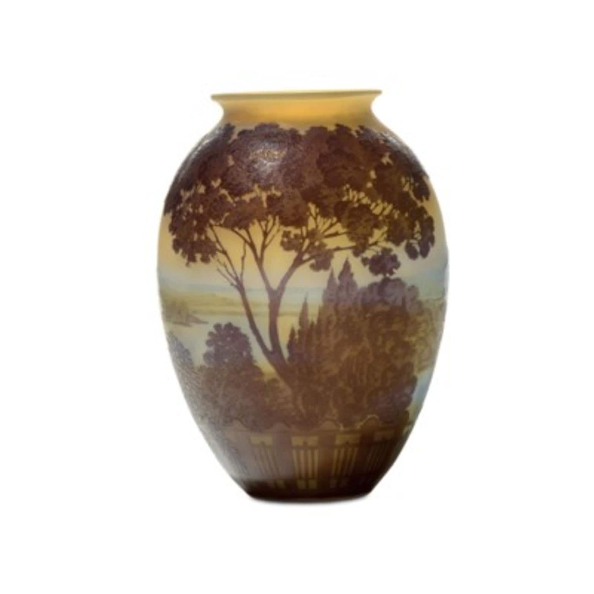 ガレの花瓶。風景画が描かれている。エミール・ガレ作、1800年代末