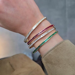 Pulsera Baguette con engaste de canal para mujer, con esmeraldas, rubíes y diamantes. Pulsera apilable de oro macizo. Regalo ideal para cumpleaños o aniversario.