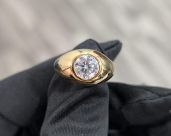 Anel de sinete em ouro maciço 14K com diamante solitário de moissanita de 1,50 quilates com lapidação brilhante redonda, cravação embutida, estilo vintage, presente para ele.