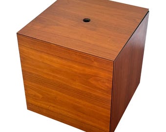 Mesas nido “Magic Puzzle Cube” modernas de mediados de siglo, alrededor de los años 60. Diseñado por el diseñador danés Poul Norreklit para Petersens Møbelfabrik