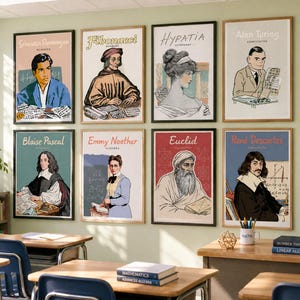 Może przedstawiać: Osiem oprawionych plakatów z ilustracjami historycznych matematyków i naukowców, w tym Srinivasą Ramanujanem, Fibonaccim, Hypatią, Alanem Turingiem, Blaise'em Pascalem, Emmy Noether, Euklidesem i René Descarteseem, na ścianie w klasie.