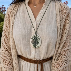 Botaniskt Keramikhalsband – Keramikhänge med Tallgren