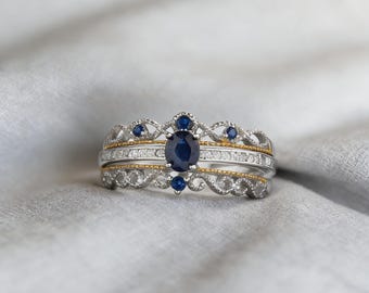 Anillo apilable de plata 925 en dos tonos con filigrana de zafiro