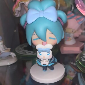 Hatsune Miku Anime Figurine, Hatsune Miku Statue, Anime Action Figure, Anime-Inspired Kawaii Girl Figurine with Bunny Plush, PVC Model Doll