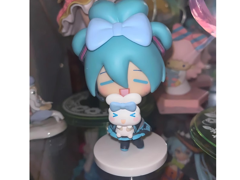 Hatsune Miku Anime Figurine, Hatsune Miku Statue, Anime Action Figure, Anime-Inspired Kawaii Girl Figurine with Bunny Plush, PVC Model Doll