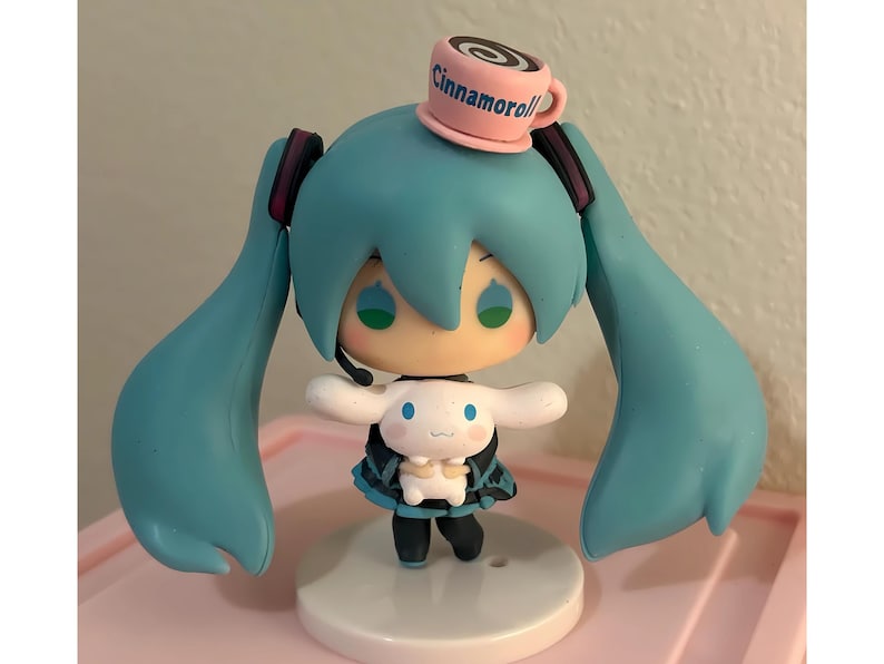 Hatsune Miku Anime Figurine, Hatsune Miku Statue, Anime Action Figure, Anime-Inspired Kawaii Girl Figurine with Bunny Plush, PVC Model Doll