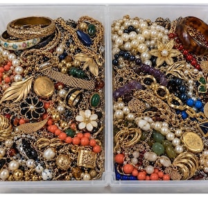 1 Pound of Unsorted Unsearched Jewelry Vintage Modern Wear Junk Treasure Hunt
