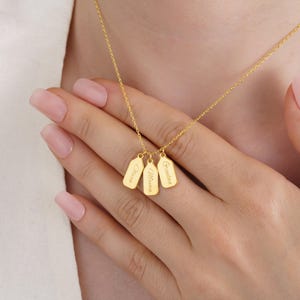 Collar con nombre y colgante de inicial en oro de 14 quilates, gargantilla personalizada con varios nombres para mujer, regalo de Navidad 2023, el regalo perfecto.