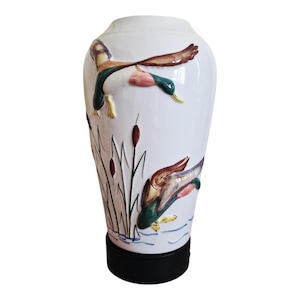 CLP Faiancas Alcobaca Portugal wilde eenden witte aardewerk handgeschilderde vaas jaren 60