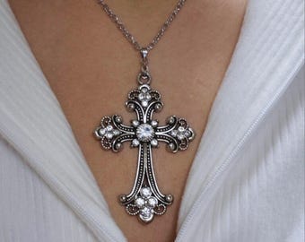 Collier croix gothique en strass