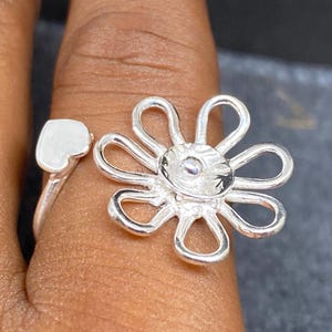 Daisy Flower Ring 925 Sterling Silver, Adjustable Promise Ring, Handmade Floral Ring, Dainty Nature Ring, Heart Open Ring Gift for Her