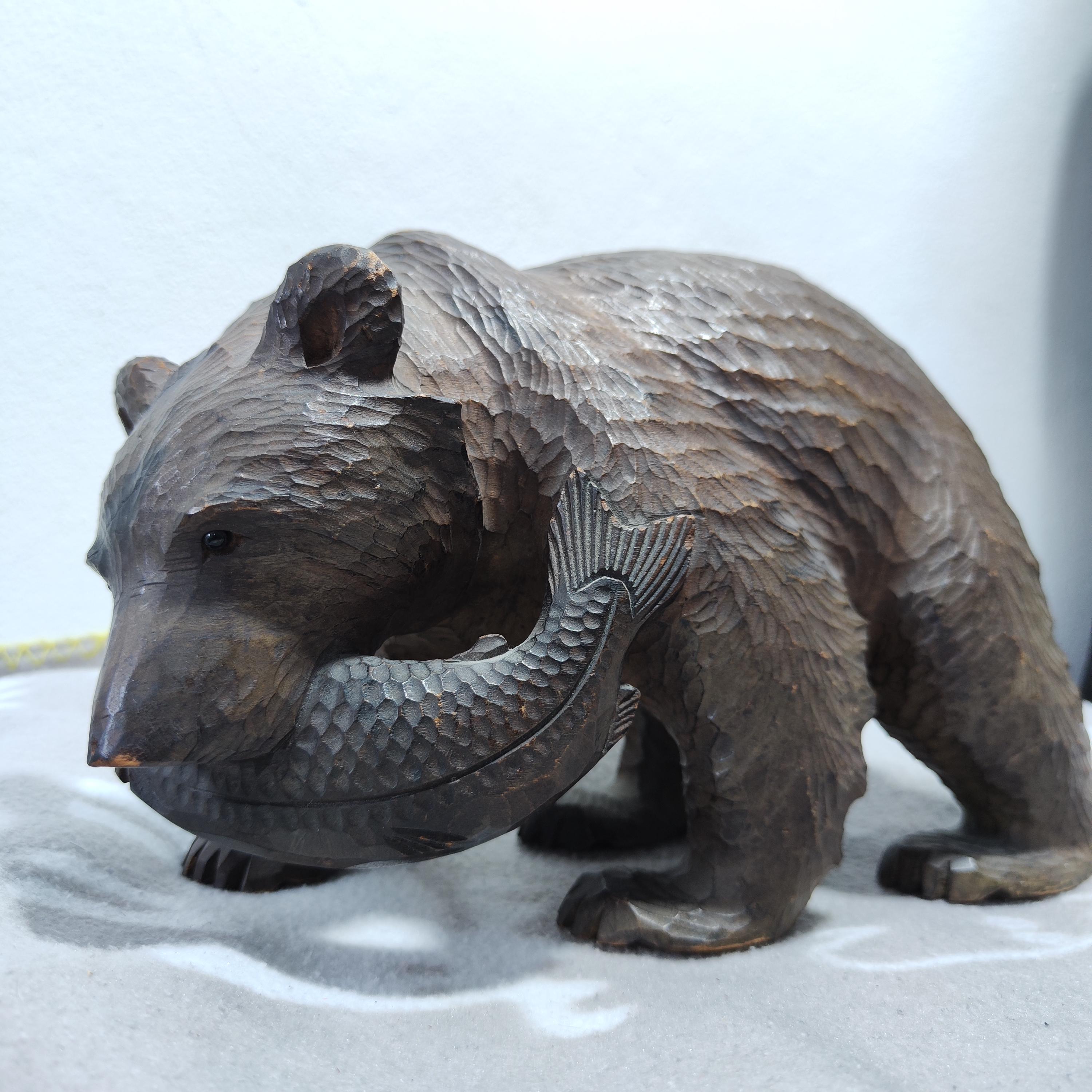 Carved wood bear with fish - Etsy 日本