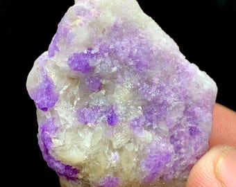 Hackmanite specimen UV reactive