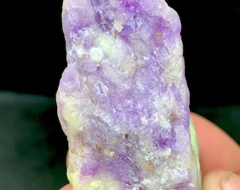 Hackmanite specimen UV reactive
