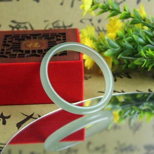 Hand Carved Green Nephrite Jade Bangle Bracelet: Classic Asian Style Jewelry