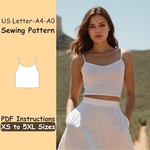 Op de afbeelding: Afbeelding van een witte crop top en rok. De top heeft dunne bandjes. De tekst "US Letter-A4-A0 Sewing Pattern" en "PDF Instructions XS to 5XL Sizes" is ook zichtbaar.