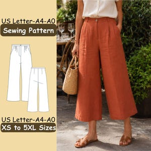 Puede incluir: Un patrón de costura para pantalones anchos en formatos US Letter, A4 y A0, que abarca desde la talla XS hasta la 5XL. La guía visual muestra un dibujo técnico del pantalón junto a una fotografía de un pantalón corto de tiro alto color óxido.