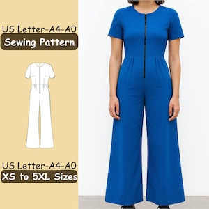 Puede incluir: Un mono azul vibrante con mangas cortas y perneras anchas. La prenda presenta una cremallera negra en la parte delantera. La imagen también incluye una ilustración de patrón de costura y el texto "US Letter-A4-A0 Sewing Pattern" y "XS to 5XL Sizes."