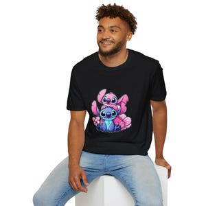 Bonita camiseta de Stitch y ángel, camiseta de pareja de dibujos animados kawaii, camiseta vintage de amor extraterrestre en tonos pastel, unisex, suave, idea de regalo para pareja