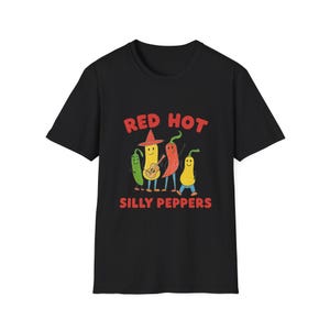 Koszulka Red Hot Silly Peppers, zabawna koszulka z kreskówkowym zespołem warzyw, koszulka z grafiką kalamburową, koszulka z żartem z papryczki chili, koszulka bestseller, najlepiej sprzedające się koszulki