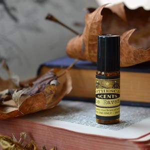 THE RAVEN Natural Perfume Oil Teakwood, Vanilla, Vetiver, Black Pepper, Clove, and More Available in 2 Sizes image 2