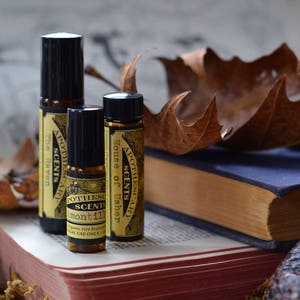 THE RAVEN Natural Perfume Oil Teakwood, Vanilla, Vetiver, Black Pepper, Clove, and More Available in 2 Sizes image 4