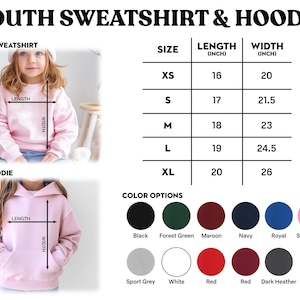 Op de afbeelding: Afbeelding met sweatshirts en hoodies voor kinderen, met maat- en kleuropties. De maattabel geeft afmetingen in inches voor XS tot XL. Kleuropties zijn onder meer zwart, bosgroen, bordeauxrood, marineblauw, koninklijk en veiligheidsroze.