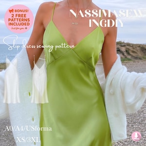 Puede incluir: Un vestido lencero verde lima con tirantes finos y escote en V. La imagen incluye el texto NASSIMASEWINGDIY, slip dress sewing pattern, BONUS! 2 FREE PATTERNS INCLUDED, A0/A4/USforma y XS/3XL, con dos ilustraciones de vestidos blancos.