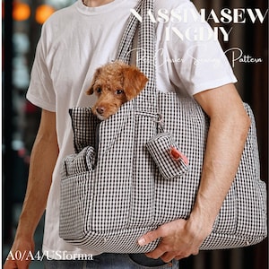 Puede incluir: Un bolso transportín para mascotas de cuadros vichy en blanco y negro con un perro pequeño de color marrón dentro. El bolso incluye un pequeño estuche a juego en la correa. El texto dice NASSIMASEWINGDIY Pet Carrier Sewing Pattern y A0/A4/USformat.