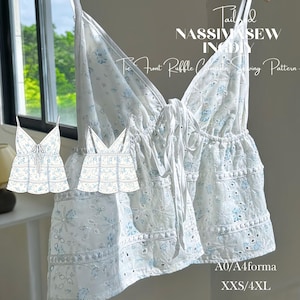 Könnte beinhalten: Weißes Camisole mit blauem Blumenmuster und Lochspitze. Das Oberteil hat eine Bindevorderseite und verstellbare Träger. Das Bild enthält auch eine Nähmaschinenmusterillustration und den Text "Tailored Nassim Sew Indy".