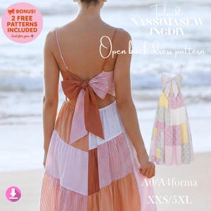 Op de afbeelding: Een patchwork jurkpatroon met open rug en een groot strikdetail. De jurk heeft een mix van gestreepte en effen stoffen in roze, wit en bruin. De afbeelding bevat de tekst "BONUS! 2 FREE PATTERNS INCLUDED" en "Open back dress pattern".