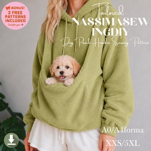 Puede incluir: Una sudadera con capucha verde con una bolsa para perros, con un perro pequeño en la bolsa. La sudadera tiene una capucha con cordón y un bolsillo de canguro. El texto en la imagen dice "Tailored NASSIMASEW INGDY Dog Pouch Hoodie Sewing Pattern".