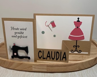 Geburtstagskarte Näherin personalisiert – Nähmaschine Karte mit Name – Geschenk für Schneiderin oder Hobby Nähen - 30 40 50 60 Geburtstag
