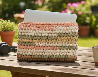 Crochet Laptop Sleeve Pattern: Beginner friendly, modern padded cover, step-by-step tutorial