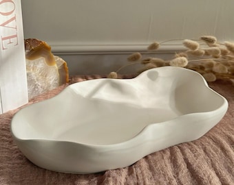 Wavy Bowl – handgegossene organische Schale im Wellendesign für Schmuck & Deko