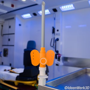 Riesige Venenverweilkanüle – Lustiges Geschenk für Pflege, Rettungsdienst & Ärzte