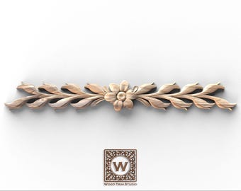 Compact Botanical Applique – Hand-Carved Leaf Garland with Central Flower